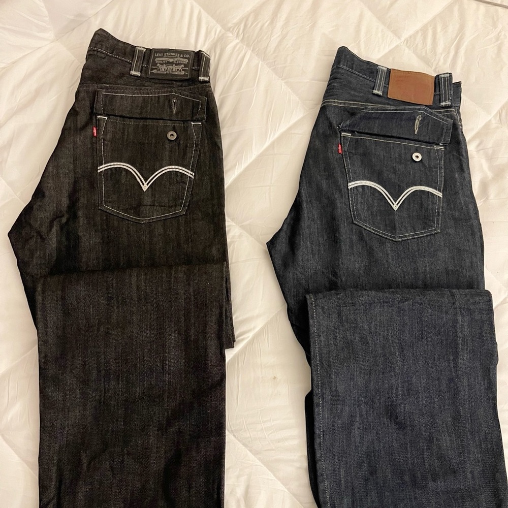 👖LEVI’S 569 2 pair like NEW worn 1 TIME!! Black 38/34 blue 38/32 both $70 $40ea